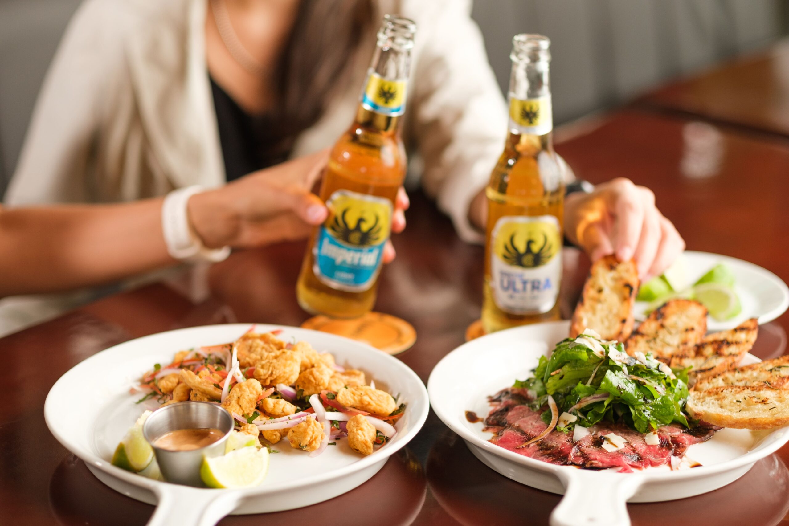 Guía para anfitriones: cómo brillar en las fiestas de forma inteligente